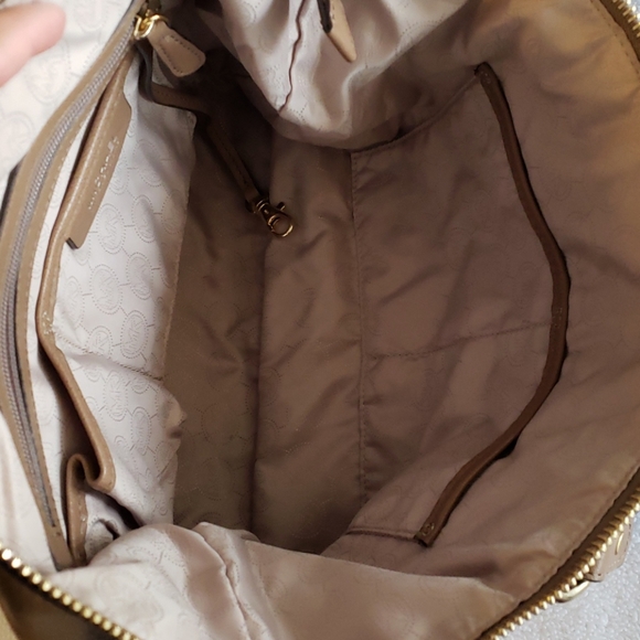 Michael kors bag. - Picture 2 of 3